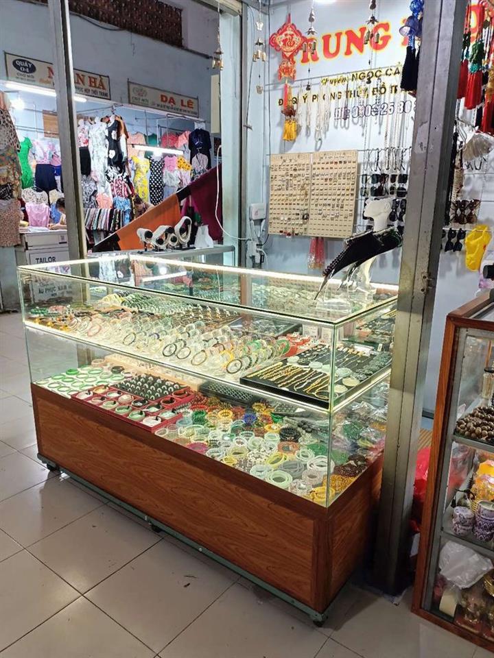 ki-ốt mặt tiền chợ 