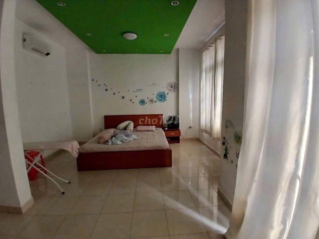 Nhà nguyên căn đẹp, nhiều ánh sáng tự nhiên, không gian sống thoải mái