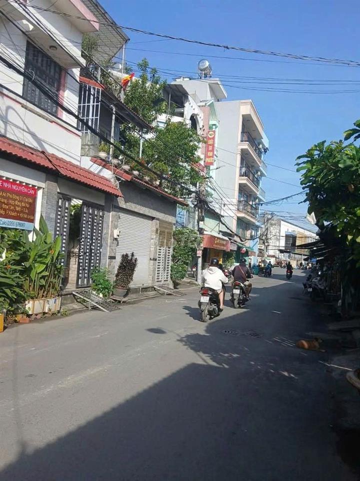 Nhà nguyên căn đẹp, nhiều ánh sáng tự nhiên, không gian sống thoải mái