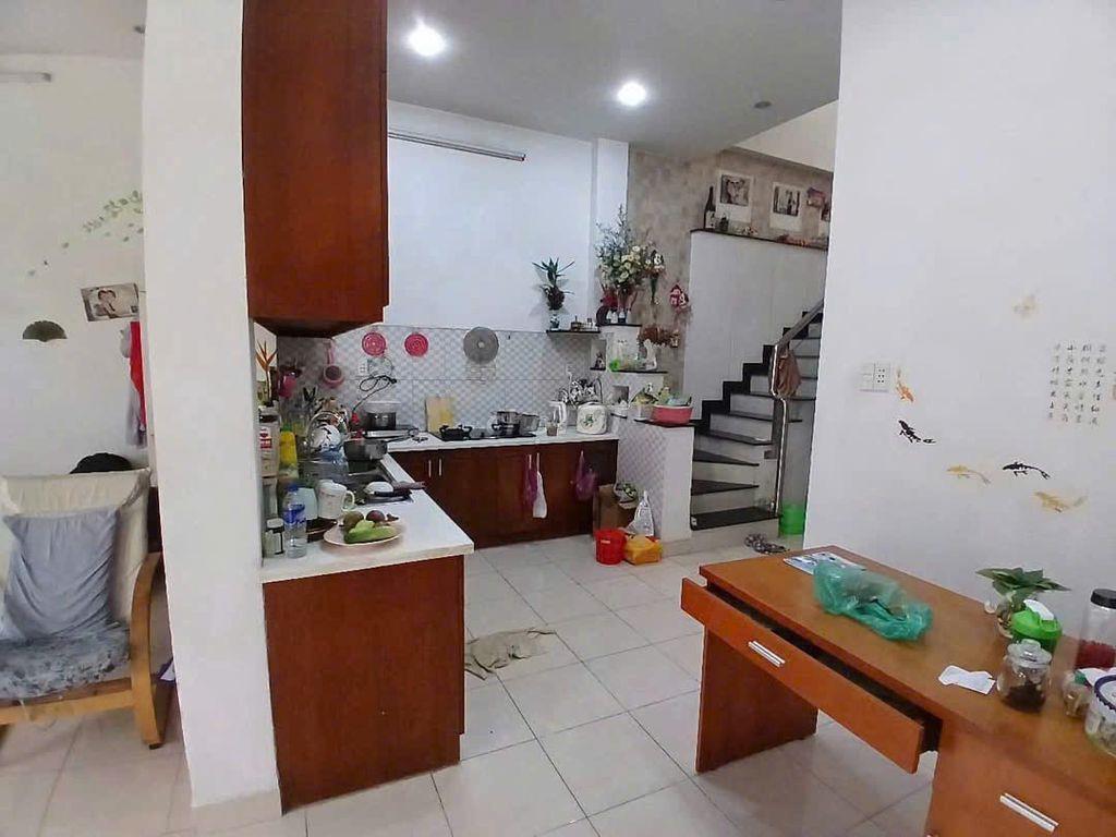 Nhà nguyên căn đẹp, nhiều ánh sáng tự nhiên, không gian sống thoải mái