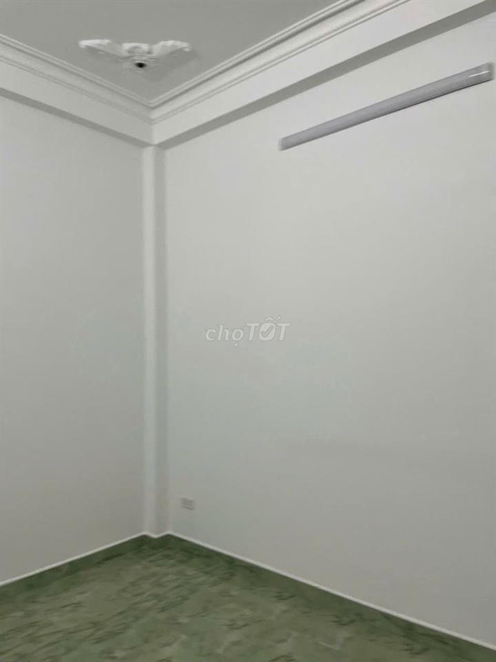Phòng trọ ngã tư Lạc Long Quân - Âu Cơ không cửa sổ