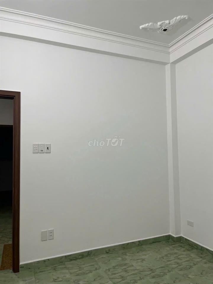 Phòng trọ ngã tư Lạc Long Quân - Âu Cơ không cửa sổ