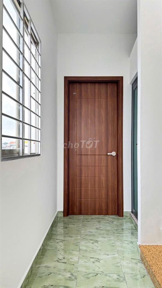 Phòng trọ ngã tư Lạc Long Quân - Âu Cơ không cửa sổ