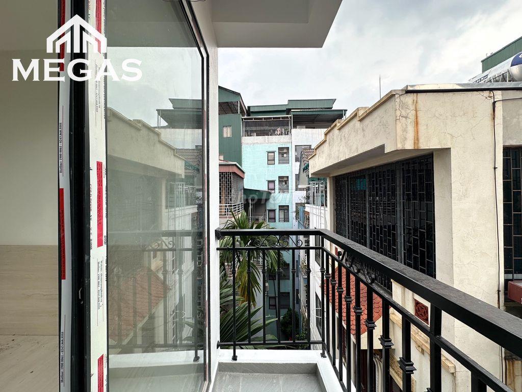 CHO THUÊ CĂN HỘ STUDIO FULL NỘI THẤT - BAN CÔNG NGAY 260 CẦU GIẤY