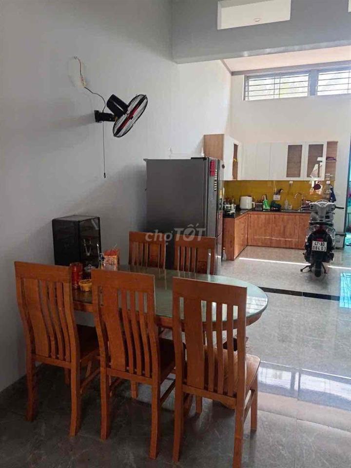 BÁN NHÀ SAU CỔNG CHỢ Ea Kao - TẶNG NỘI THẤT + Ô TÔ CON
