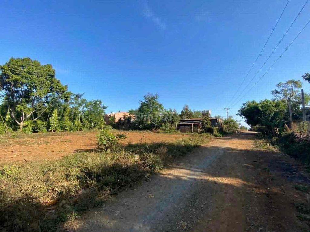 cần bán lô đất Buôn Tara Hoà đông