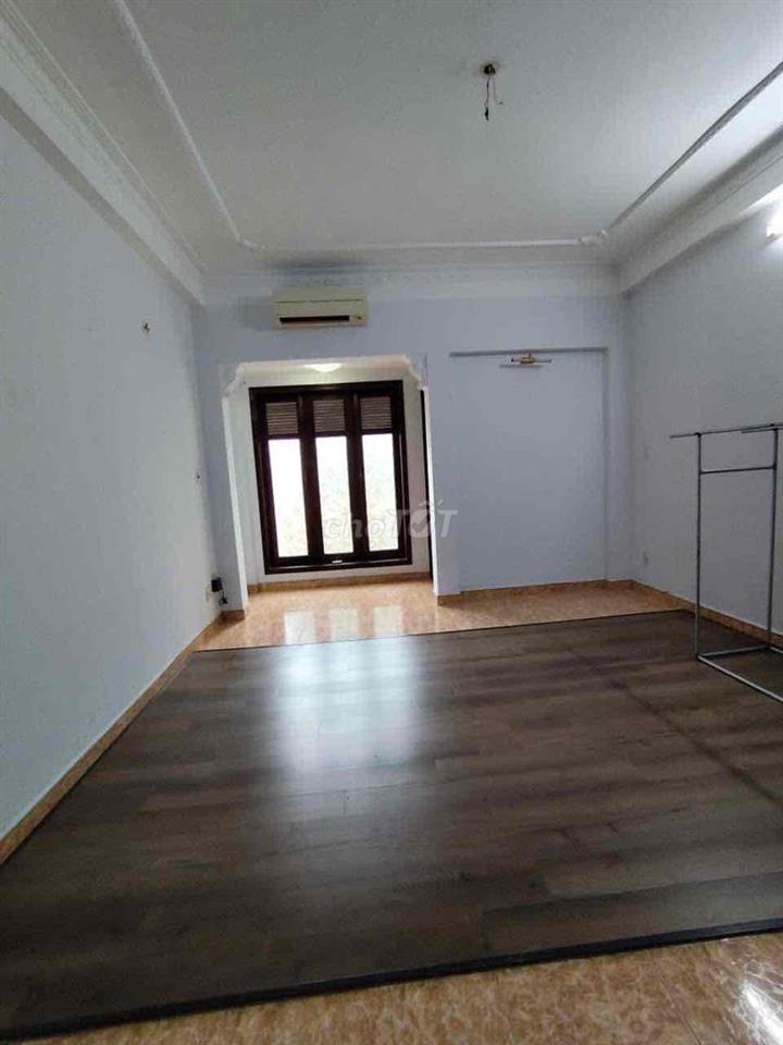 CHO THUÊ NHÀ TRỆT 3 LẦU SÂN THƯỢNG CÓ GARA Ô TÔ - 5PN