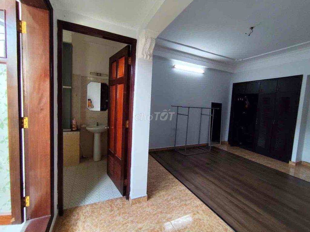 CHO THUÊ NHÀ TRỆT 3 LẦU SÂN THƯỢNG CÓ GARA Ô TÔ - 5PN