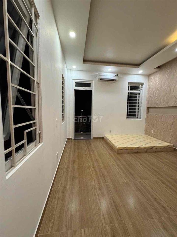 PHÒNG STUDIO BAN CÔNG ĐẸP GẦN 5 TRƯỜNG ĐẠI HỌC