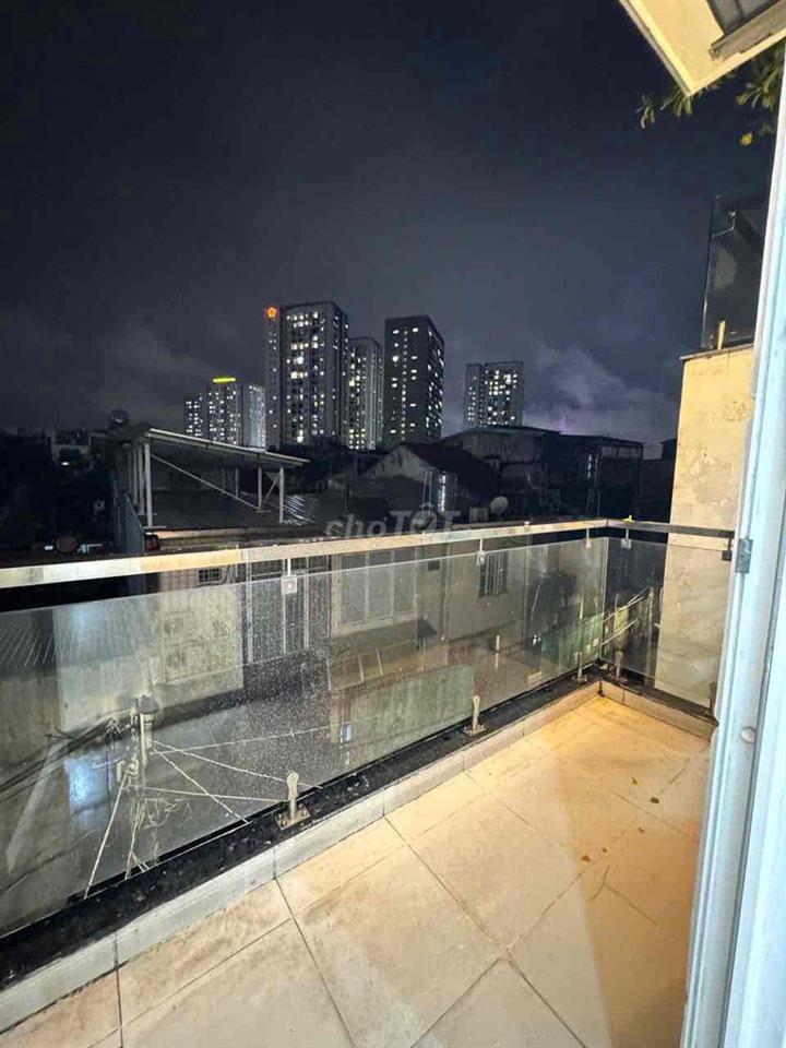 PHÒNG STUDIO BAN CÔNG ĐẸP GẦN 5 TRƯỜNG ĐẠI HỌC