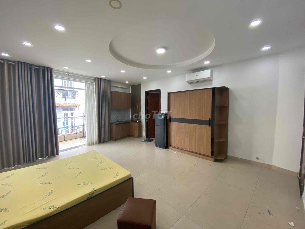 PHÒNG STUDIO BAN CÔNG SIÊU TO KHỔNG LỒ GẦN 5 TRƯỜNG ĐẠI HỌC