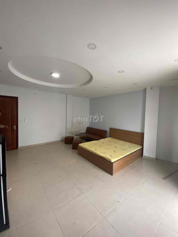 PHÒNG STUDIO BAN CÔNG SIÊU TO KHỔNG LỒ GẦN 5 TRƯỜNG ĐẠI HỌC