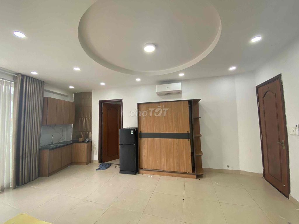 PHÒNG STUDIO BAN CÔNG SIÊU TO KHỔNG LỒ GẦN 5 TRƯỜNG ĐẠI HỌC