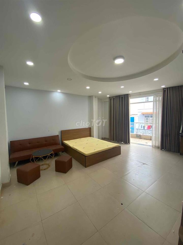 PHÒNG STUDIO BAN CÔNG SIÊU TO KHỔNG LỒ GẦN 5 TRƯỜNG ĐẠI HỌC