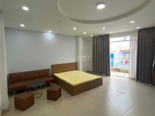 PHÒNG STUDIO BAN CÔNG SIÊU TO KHỔNG LỒ GẦN 5 TRƯỜNG ĐẠI HỌC