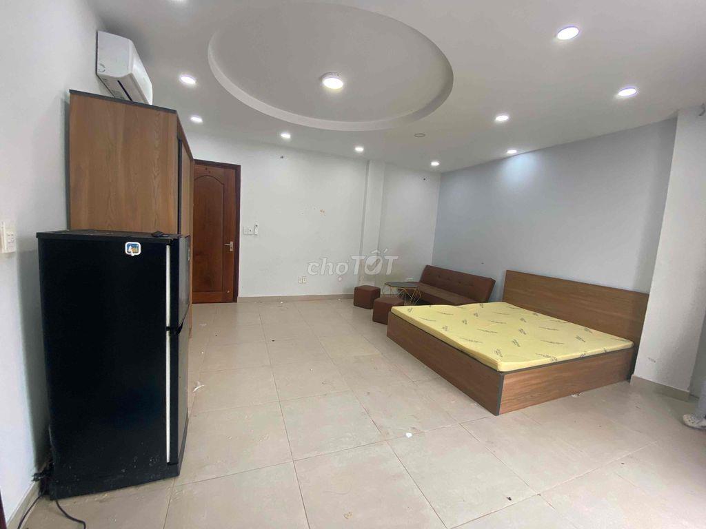 PHÒNG STUDIO BAN CÔNG SIÊU TO KHỔNG LỒ GẦN 5 TRƯỜNG ĐẠI HỌC