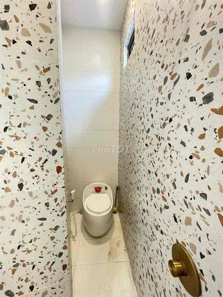 PHÒNG ĐẸP SÁT VÁCH CHƠI BÀ CHIỂU,KẾ BÊN Q1