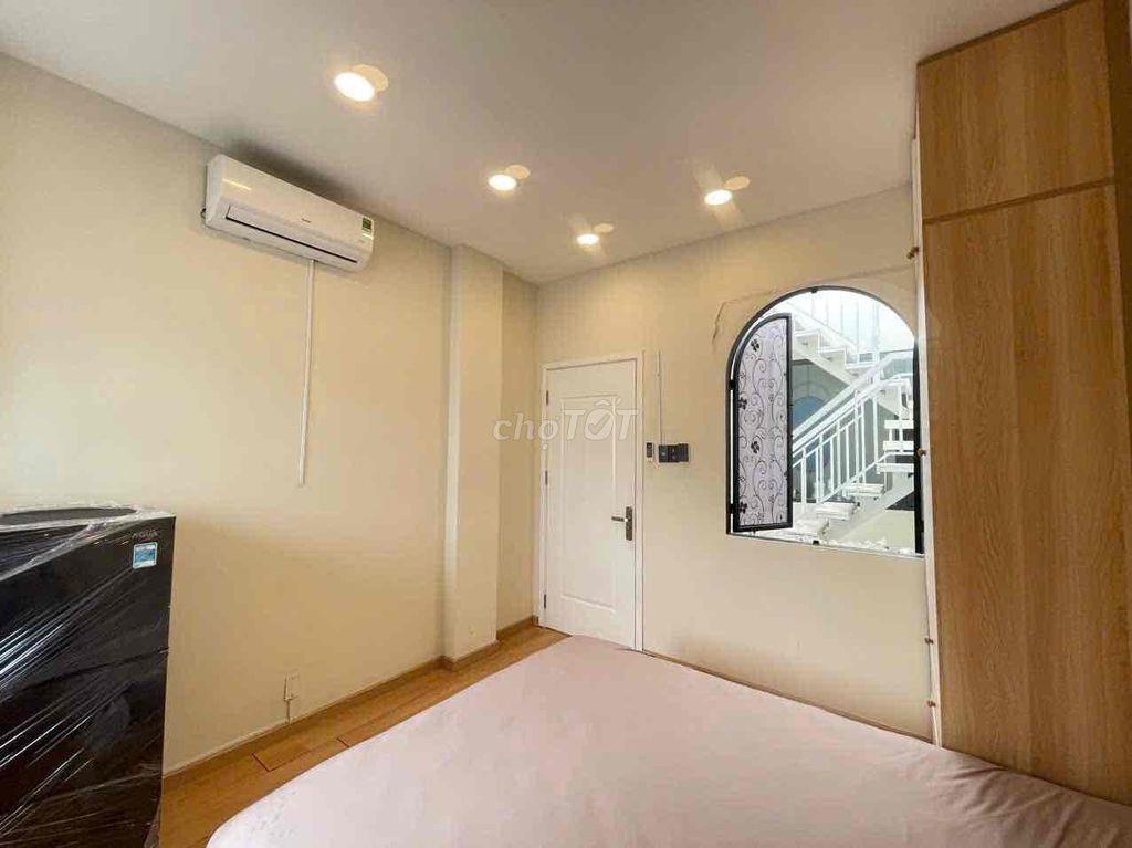 PHÒNG ĐẸP SÁT VÁCH CHƠI BÀ CHIỂU,KẾ BÊN Q1