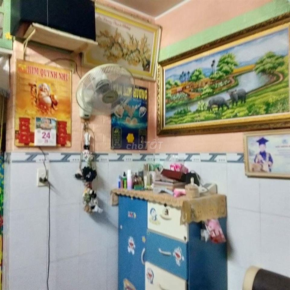 Nhà dương xe hơi,cách chợ 200m,ubnd trương hoc cấp 1,23 đầy đủ .