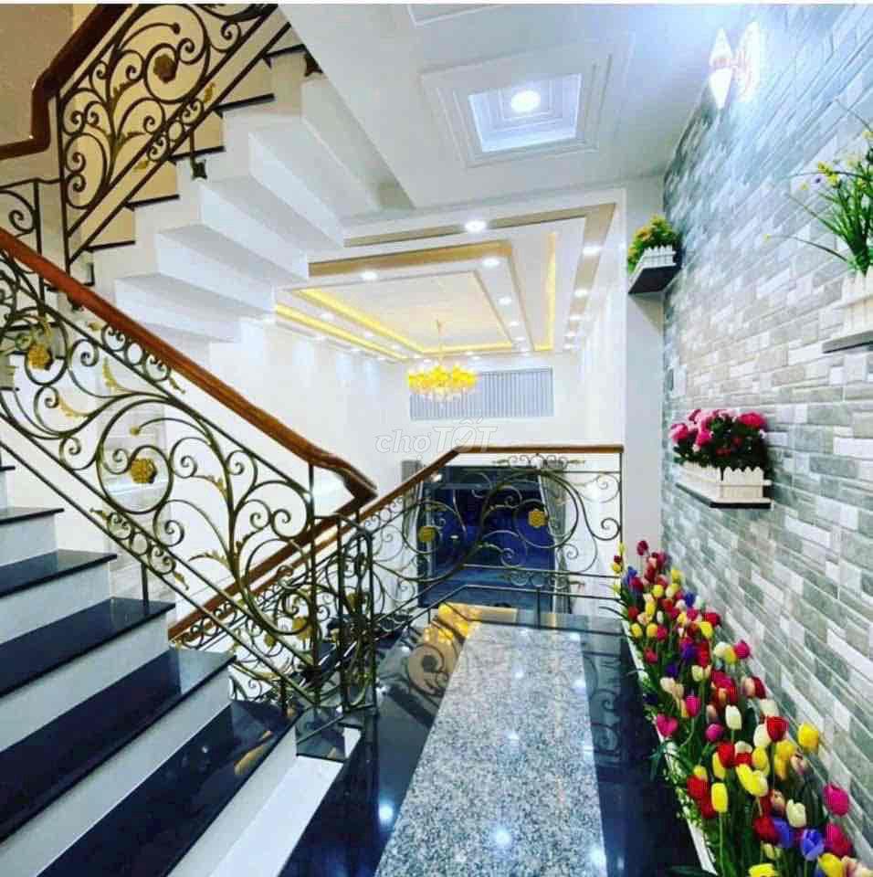 Bán gấp HXH Dương Quảng Hàm- khu VIP, dòng tiền~5-6%/năm, nhỉnh 11tỷ
