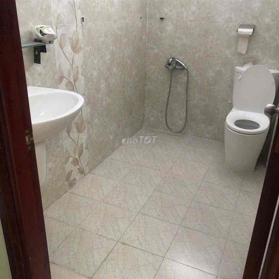 cho thuê nhà nguyên căn nhà 3 lầu, 4pn, 3wc, DT: 4x14m, Lê Thị Hồng