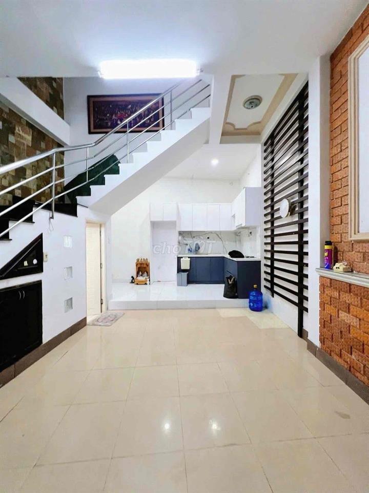 cho thuê nhà mặt tiền Trần Hữu Trang, 3 tầng, 4pn/3wc