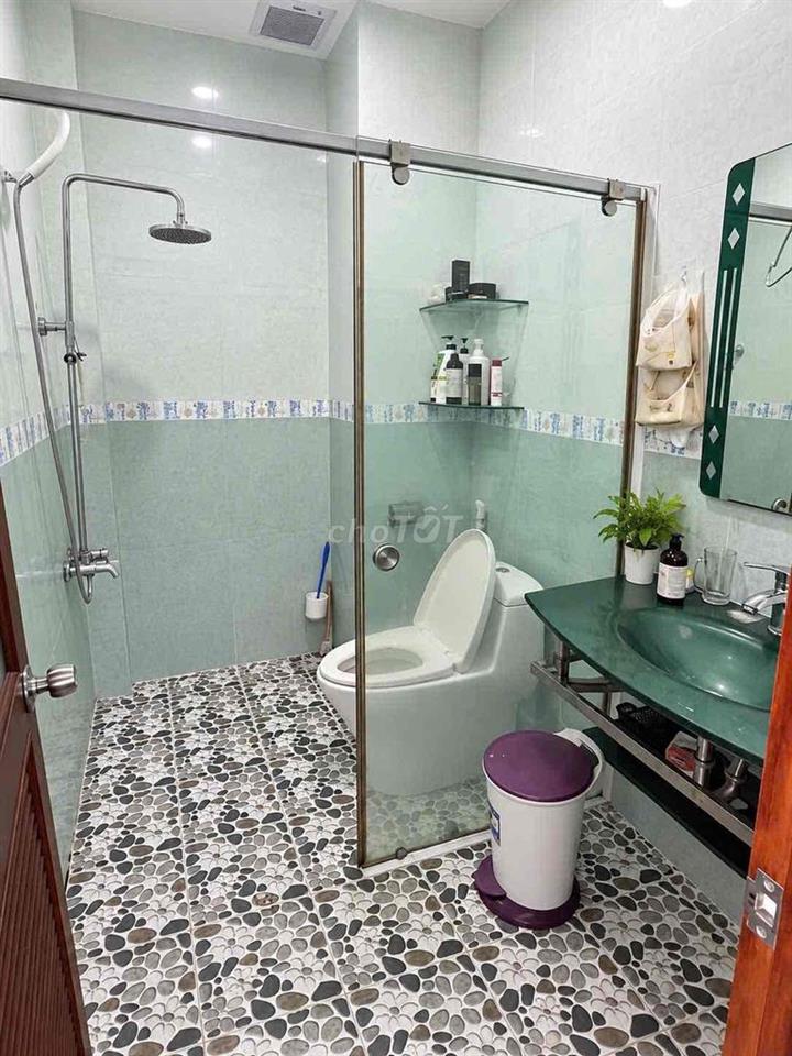 Cho thuê nguyên căn nhà mới XVNT 40m2, 3 tầng, 2pn siêu rộng, giá 12tr