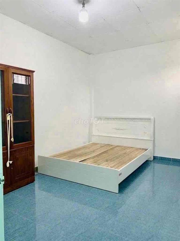 Cho thuê nhà nguyên căn 3 tầng, 3.3 x12.5m, 4pn/2wc, ngay ngã tư PN