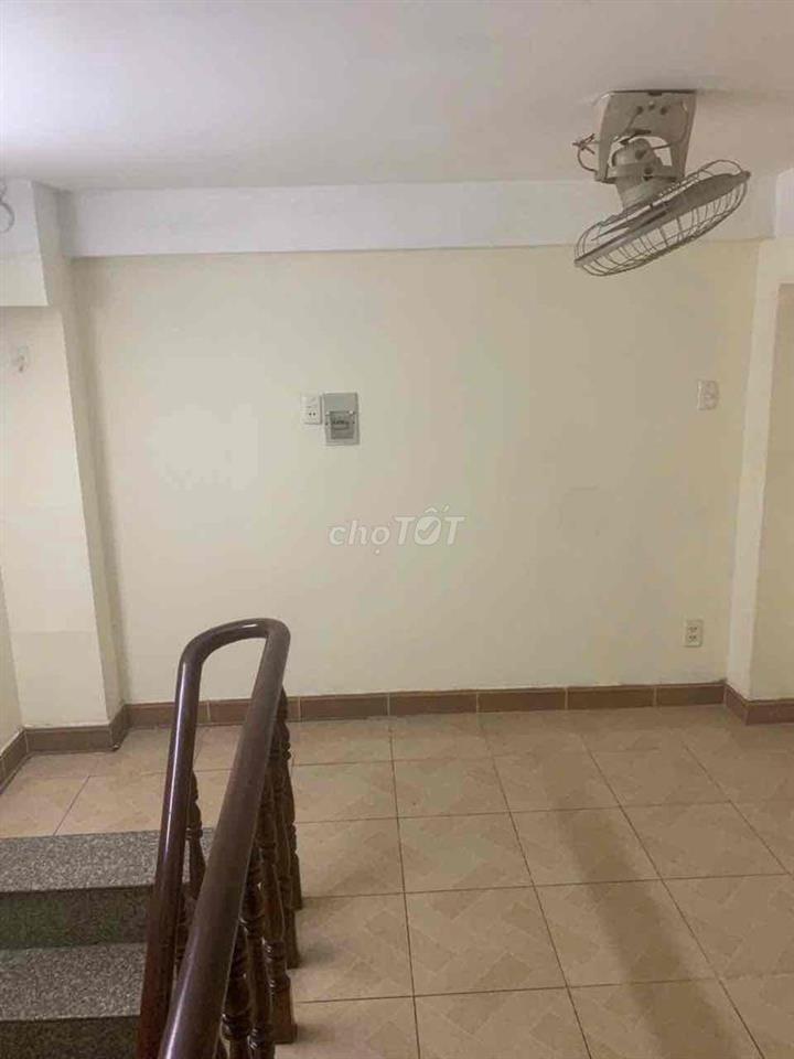 Cho thuê nhà nguyên căn Trường Sa, 4 tầng, 4pn/3wc, 3 máy lạnh