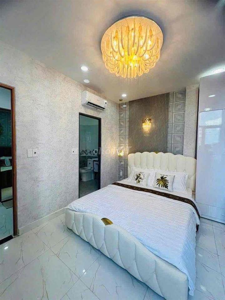 Nhà mặt tiền full nội thất đẹp, 2 tầng, 2pn/3wc, 4x 8m, mt Duy Tân