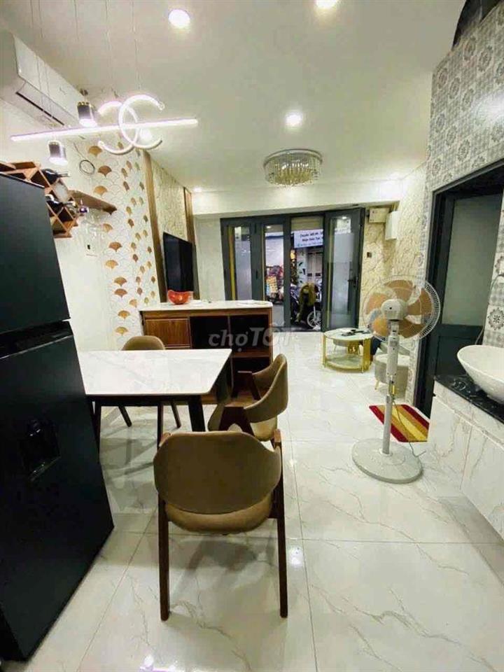 Nhà mặt tiền full nội thất đẹp, 2 tầng, 2pn/3wc, 4x 8m, mt Duy Tân