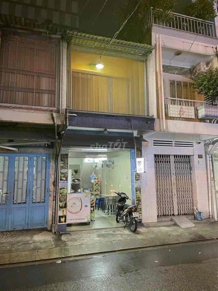 Cho thêu nhà mặt tiền Phùng Văn Cung, 3 tầng, 2pn, dt: 3.5 x 13m, 16tr