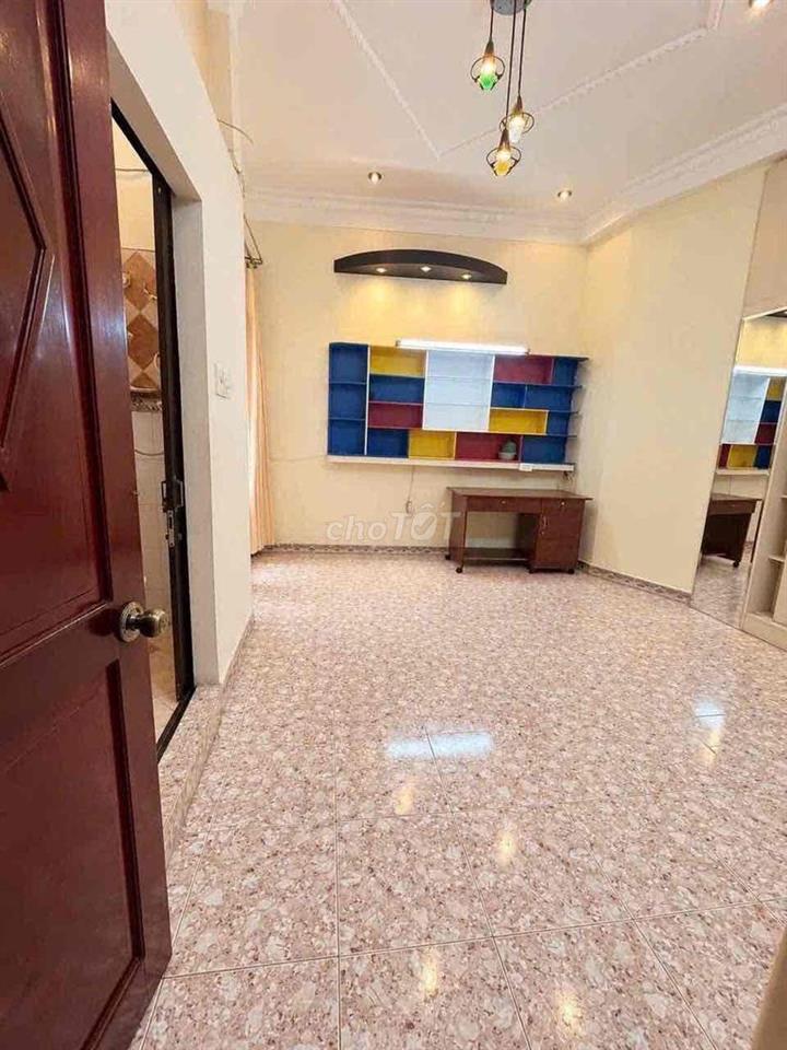 Nhà nguyên căn Thích Quảng Đức, 5x 10m, 3 tầng, 4pn/4wc, chỉ 18,9tr bl