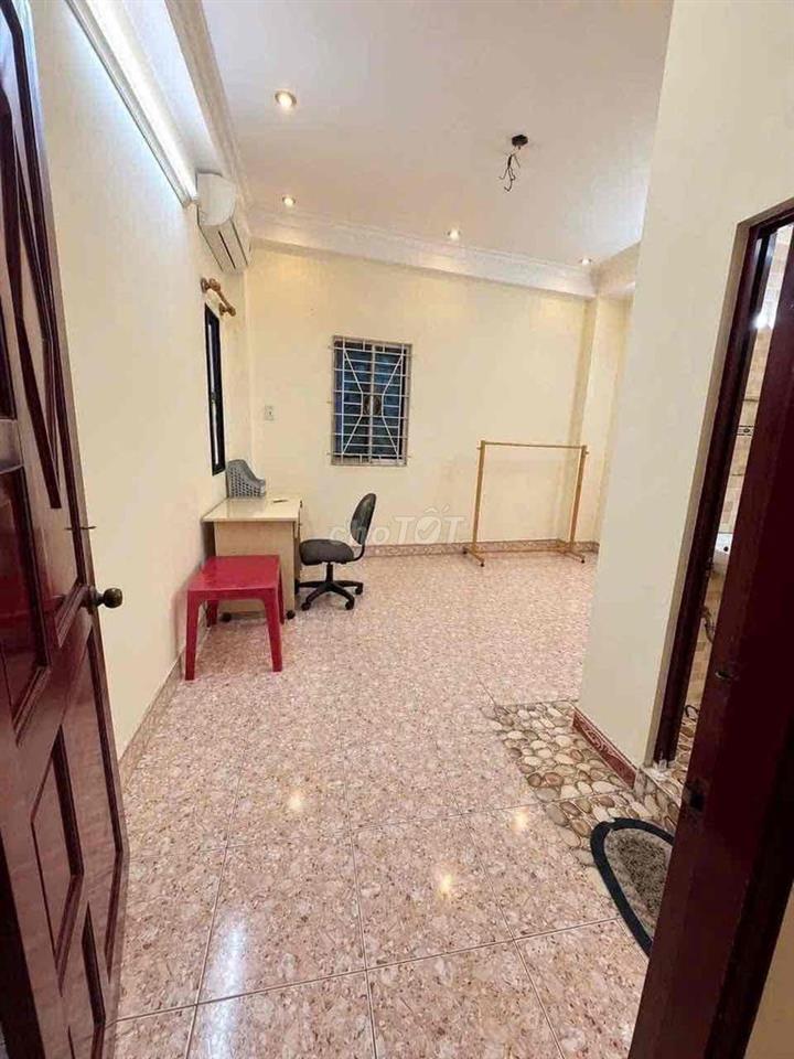 Nhà nguyên căn Thích Quảng Đức, 5x 10m, 3 tầng, 4pn/4wc, chỉ 18,9tr bl