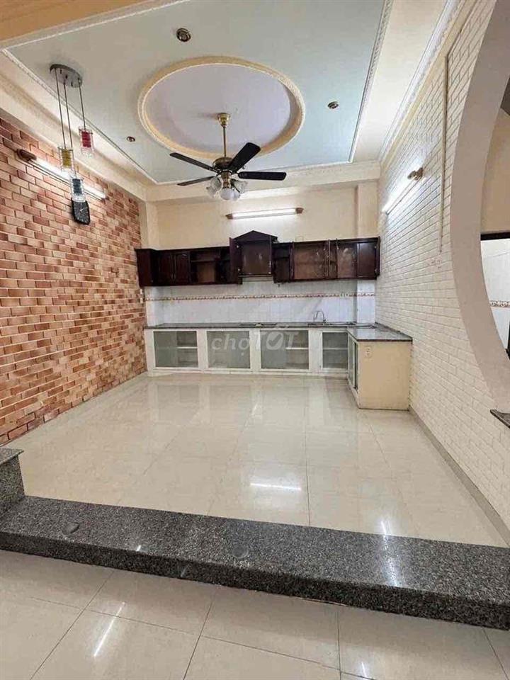 Nhà nguyên căn Thích Quảng Đức, 5x 10m, 3 tầng, 4pn/4wc, chỉ 18,9tr bl