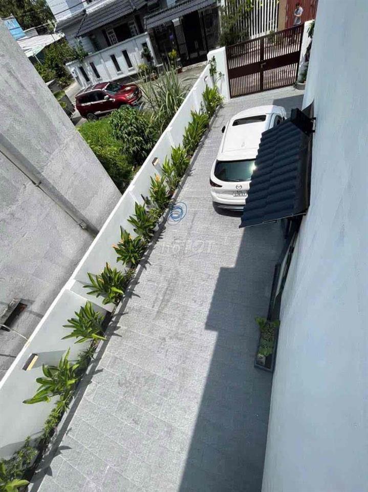 BÁN NHÀ 8m * 18m Sổ Hồng 1 Lầu Gần Trường Nguyễn Hồng Đào
