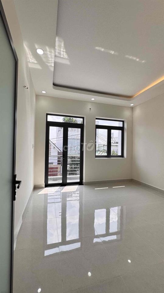 BÁN NHÀ 8m * 18m Sổ Hồng 1 Lầu Gần Trường Nguyễn Hồng Đào