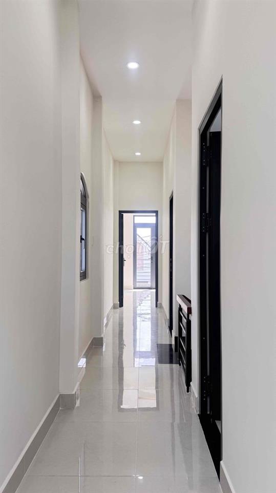 BÁN NHÀ 8m * 18m Sổ Hồng 1 Lầu Gần Trường Nguyễn Hồng Đào