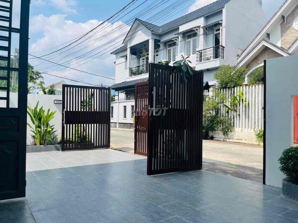 BÁN NHÀ 8m * 18m Sổ Hồng 1 Lầu Gần Trường Nguyễn Hồng Đào