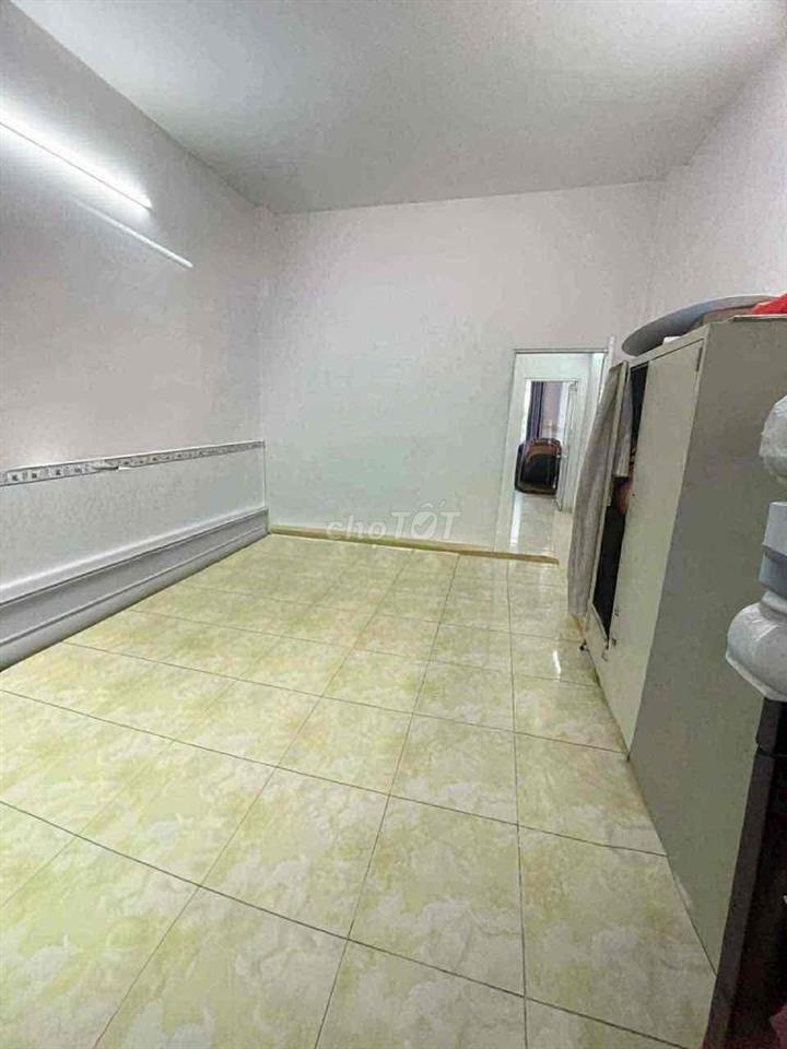Bán Nhà 4m * 16m SHC 1 Lầu Có 2 PN và 2 WC