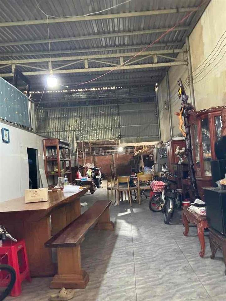 Bán Xưởng 250m2 Có 80m2 Thổ Cư Đường Trần Văn Mười