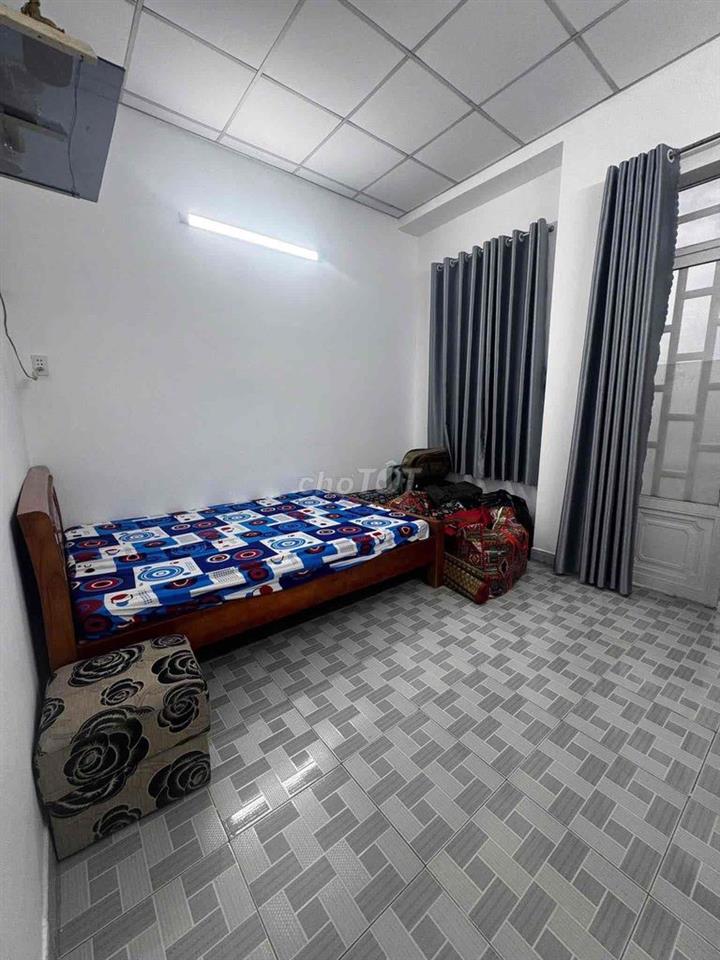 Bán Nhà 4m x 20m Sổ Hồng 1 Lầu 3 PN và Sân Xe Hơi