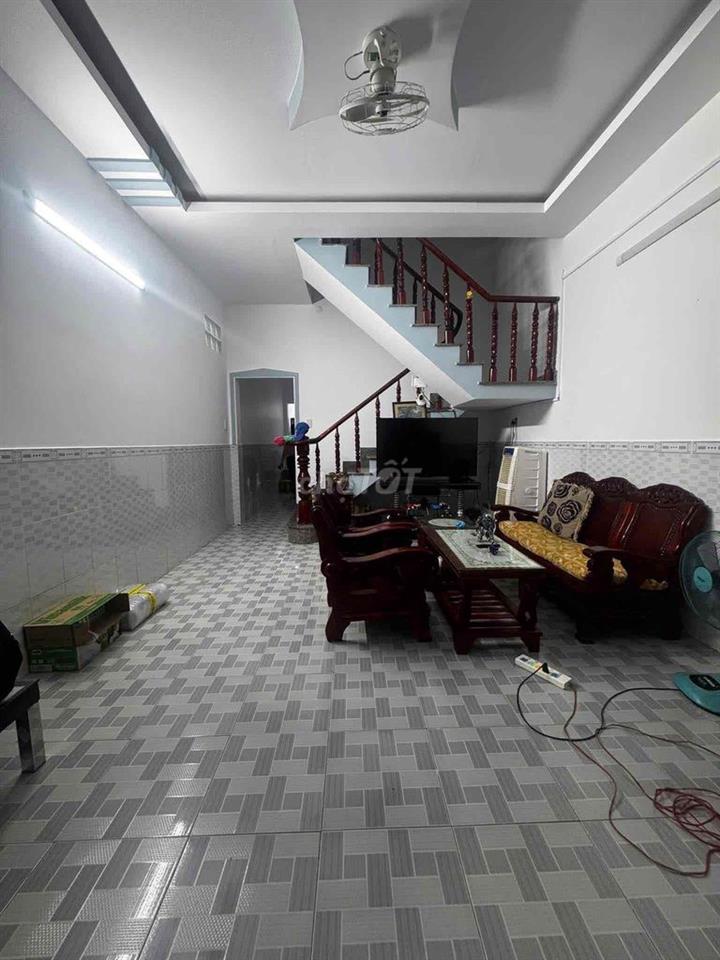 Bán Nhà 4m x 20m Sổ Hồng 1 Lầu 3 PN và Sân Xe Hơi