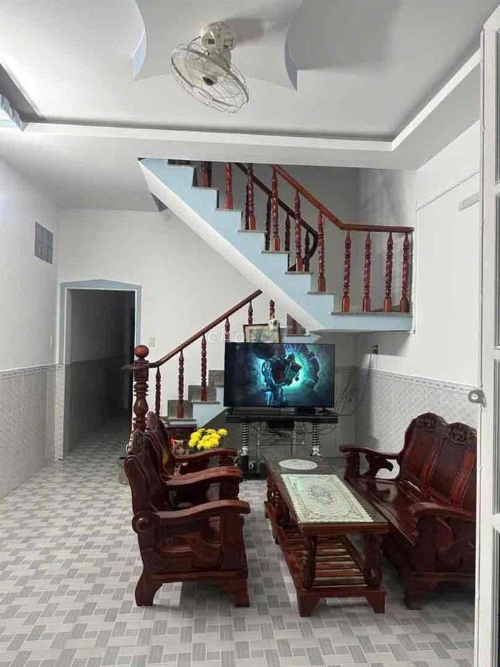 Bán Nhà 4m x 20m Sổ Hồng 1 Lầu 3 PN và Sân Xe Hơi