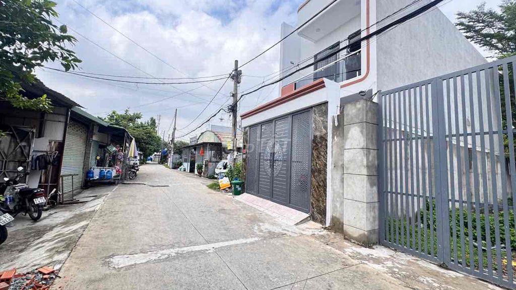Bán Khuôn Viên 940m2 có 105m2 thổ cư Xã Đông Thạnh