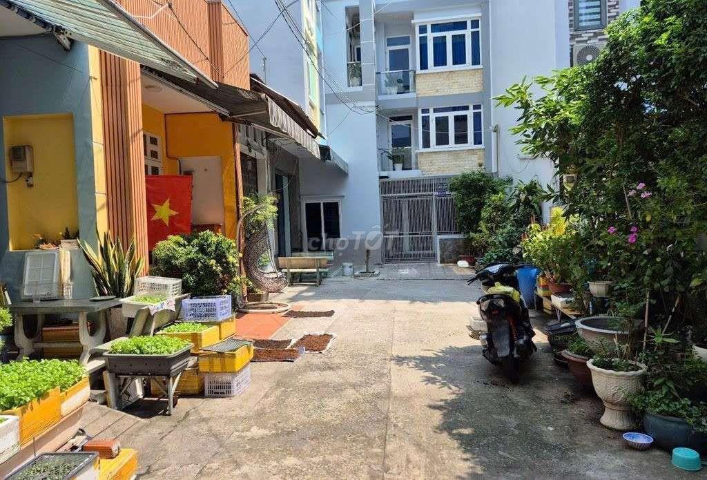 cho thuê nhà Đô Đốc Chấn 2PN, 1WC 10tr
