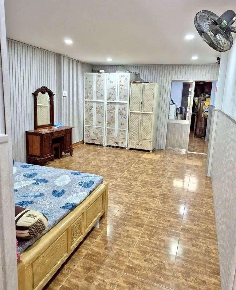 cho thuê nhà Đô Đốc Chấn 2PN, 1WC 10tr