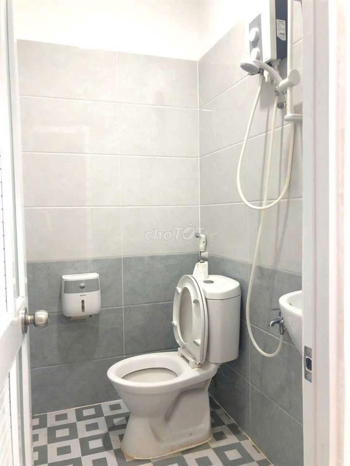 cho thuê nhà Nguyễn Văn Cừ Q1 2PN 2WC giá 12tr