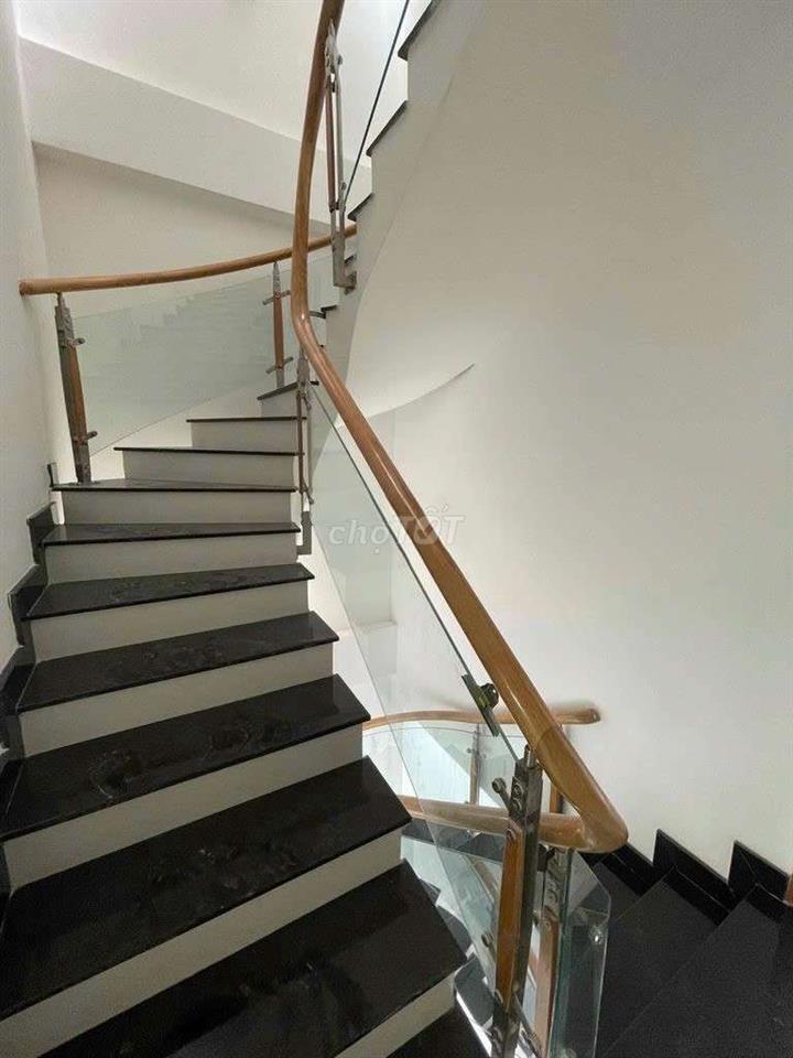 cho thuê nhà nguyễn Văn Yến 4PN, 6WC giá 18tr