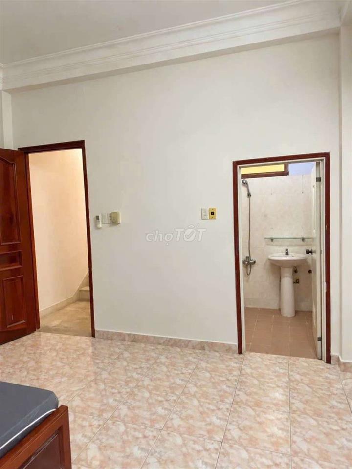 17Tr nguyên căn 4x18m, 3PN, 4WC Hoàng Hoa Thám